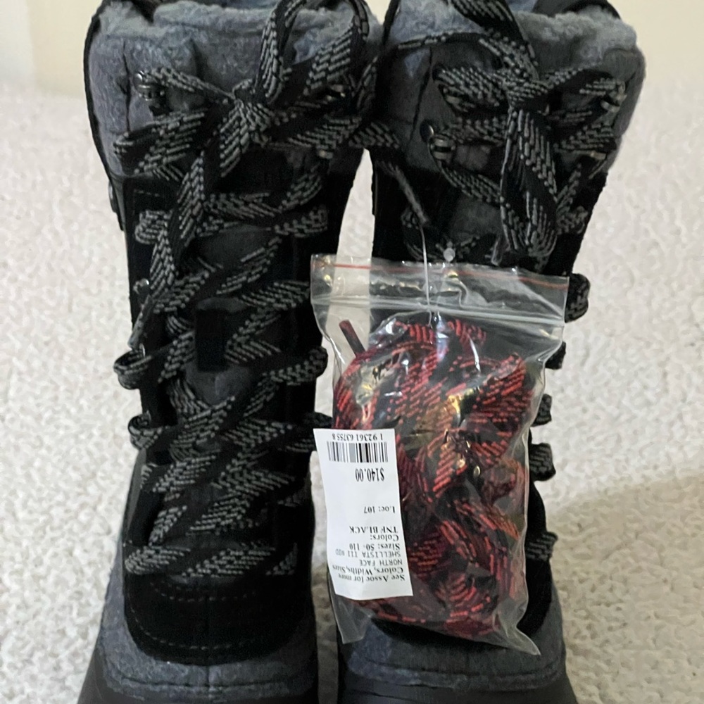 Women The North Face, SHELLISTA III  waterproof boots black & zinc Grey size 6.